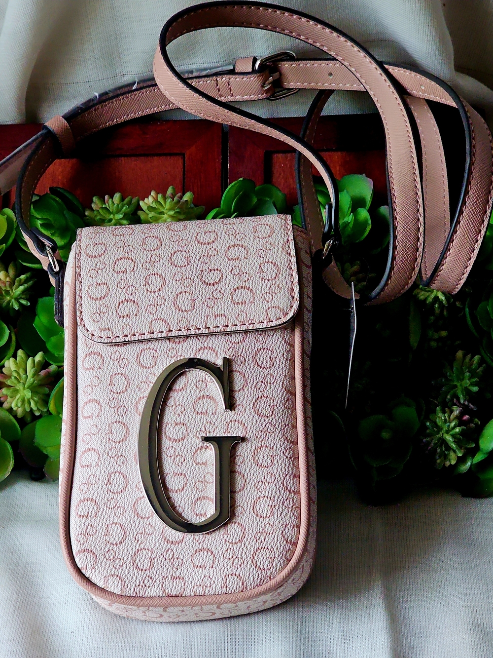 New GUESS Maloney Mini Crossbody, Phone Pouch Bag (Light Pink)